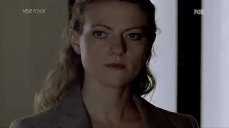 Кадры из сериала Призраки (2002)